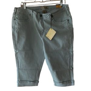 NWT Hybrid‎ & Company Light Denim Capris